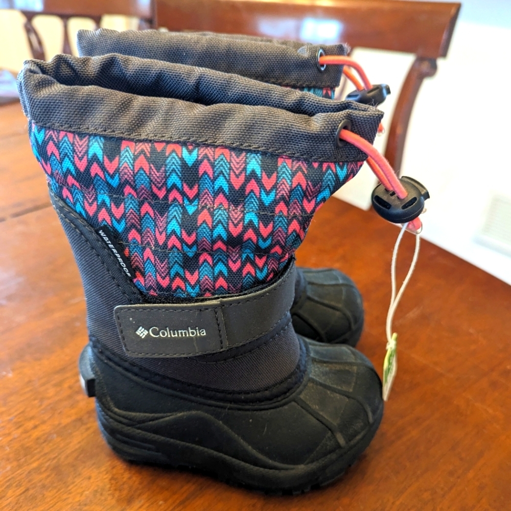 Columbia snow boots nwt size 6 T